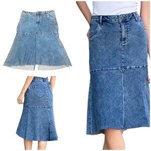 WASH LAB - DenimBlue Washed 
Trumpet Skirt with Slit in the  back  | Size 31